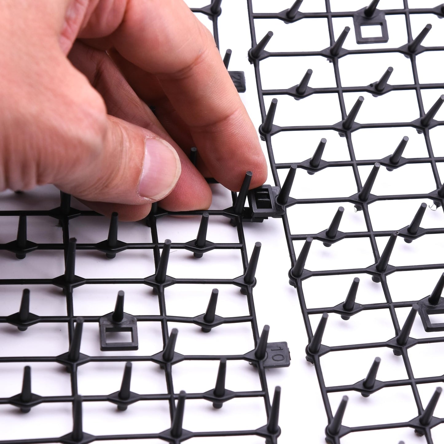 Prickle Strip Cat Scat Mat for Garden 200cm*30cm Plastic Cat Spikes Deterrent Plant Protective Net for Outdoor Garden and Flowers U-Shaped Pegs Included