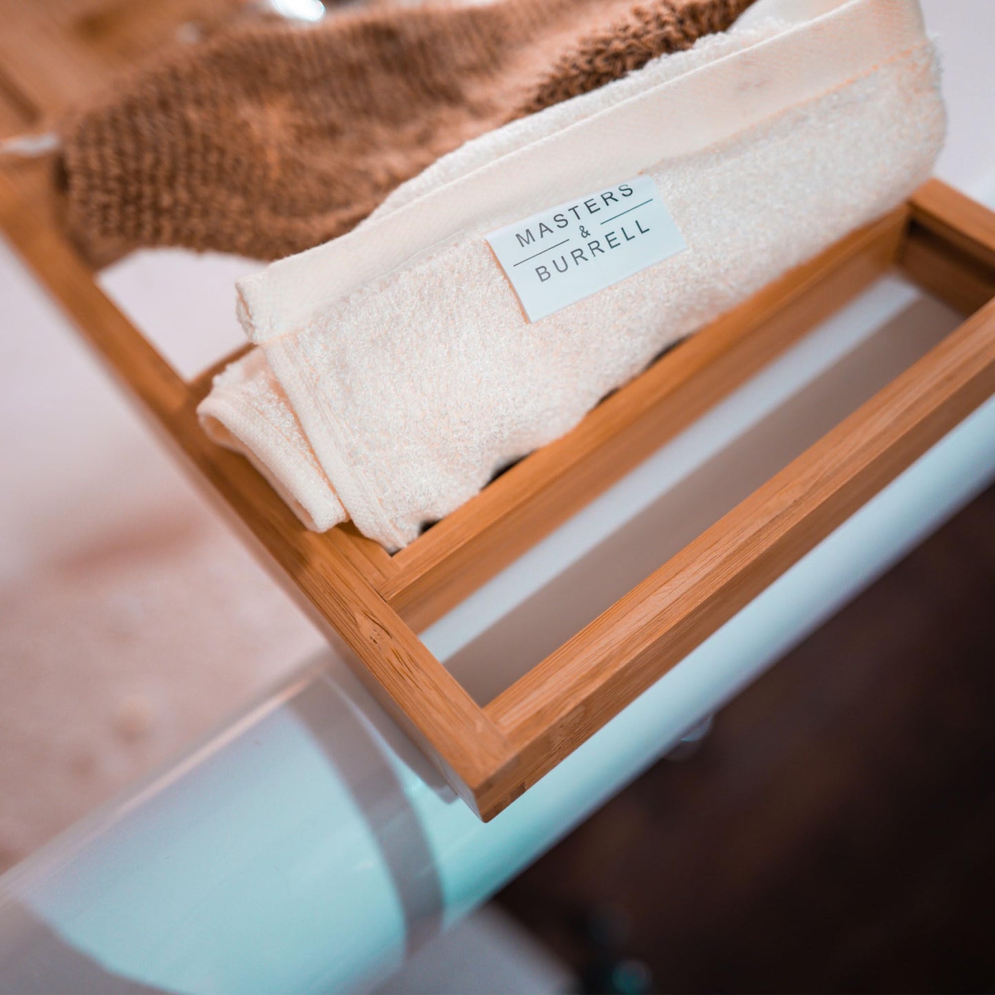 Luxury Bamboo Bath Tray for Bathtubs – Adjustable Wooden Bath Board with Book Holder, Wine Glass Slot, Phone & Tablet Stand – Expandable Spa Bath Tray Organizer for Bathroom Relaxation