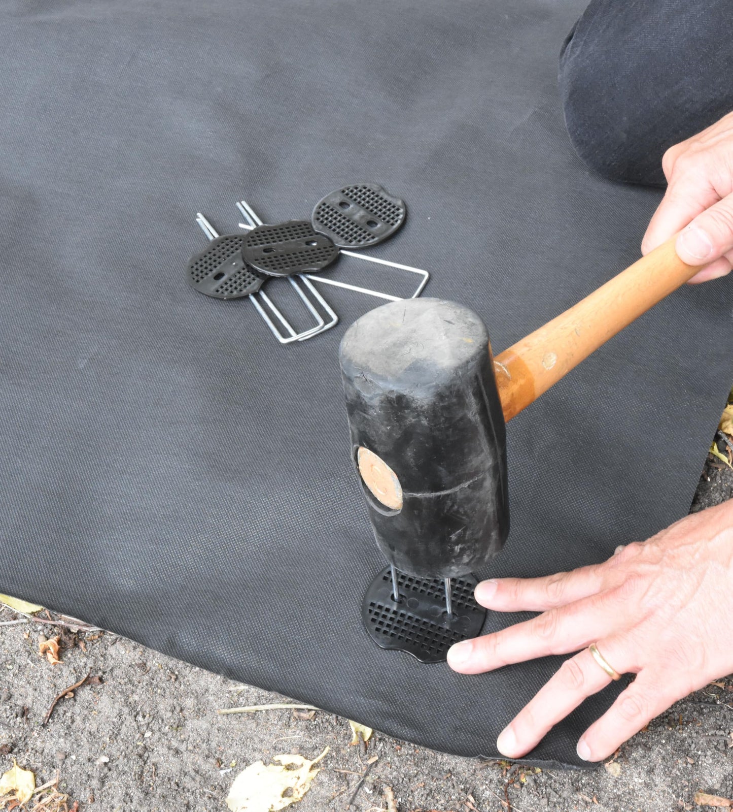 S4U Weed Control Membrane Durable Weed Barrier Fabric UV Stabilised Weed Barrier Breathable Garden Membrane for Pathways Flower Beds and Vegetable Gardens 1x50m